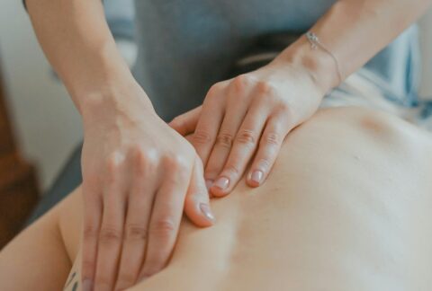 Le massage postnatal